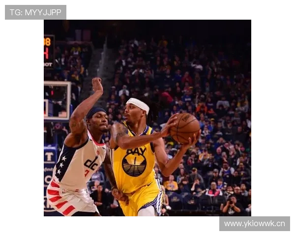 范佩西与吉鲁前插频率出现分化，前锋角色趋向多点参与